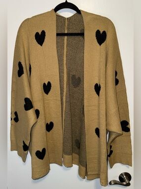 NWOT Open-Front Heart Pattern Cardigan Sweater - Tan/Black
